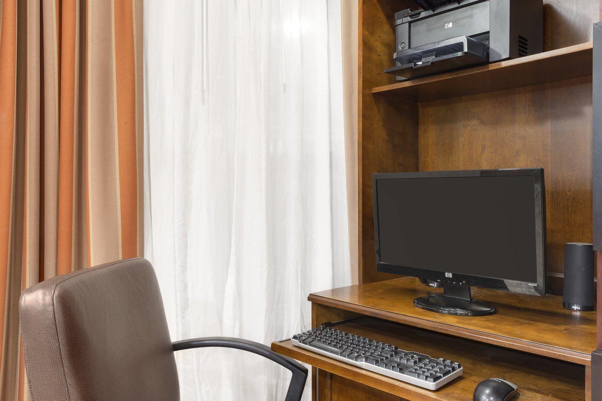Country Inn & Suites By Radisson, Lubbock, Tx ภายนอก รูปภาพ